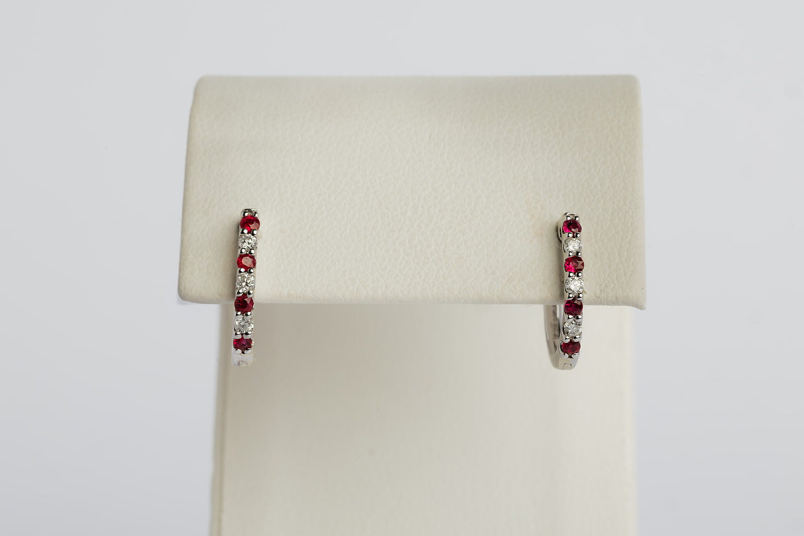 Arete Arracada Rubi y Diamantes