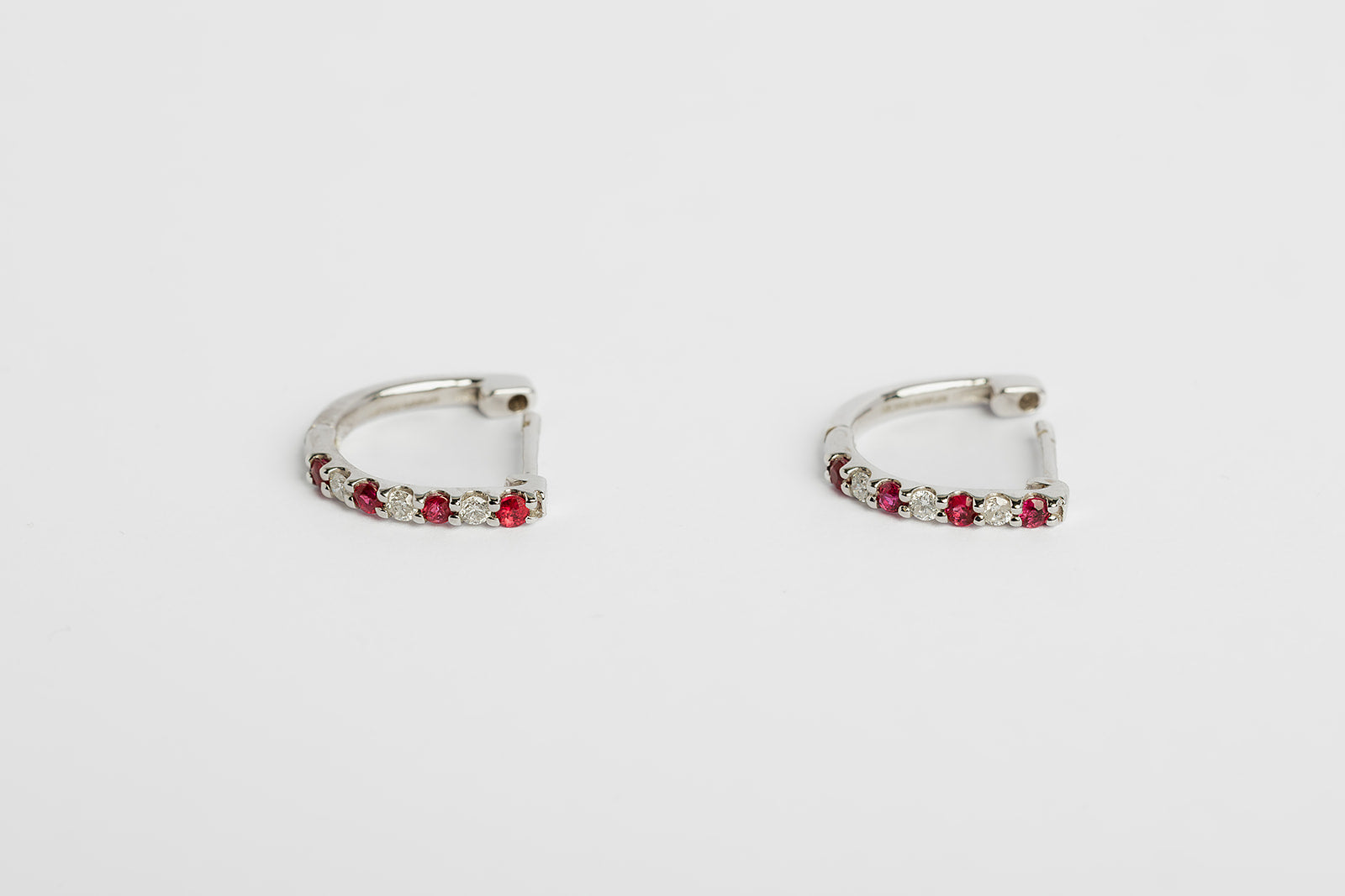 Arete Arracada Rubi y Diamantes