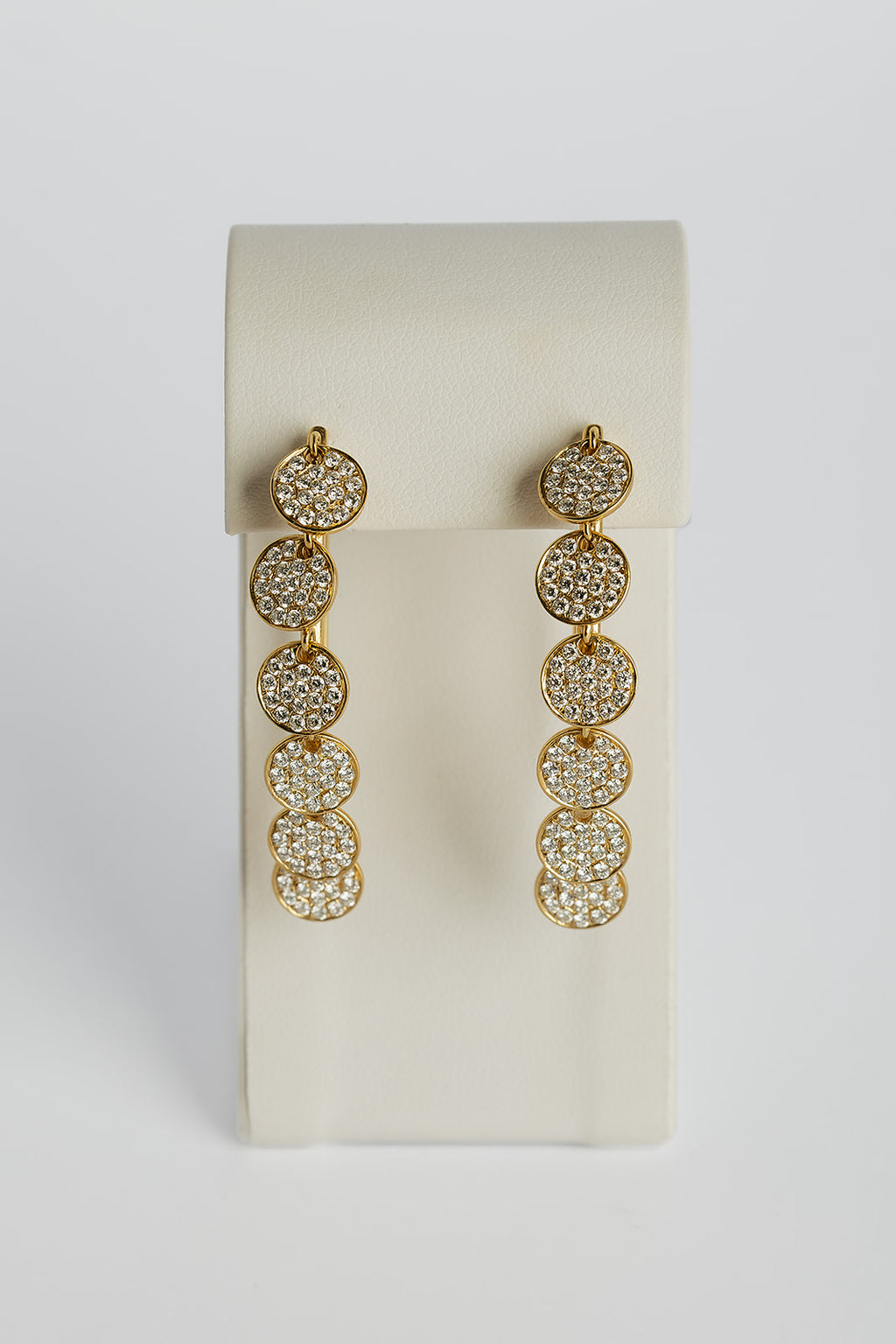 Arete Arracada Con Circulos de Diamantes
