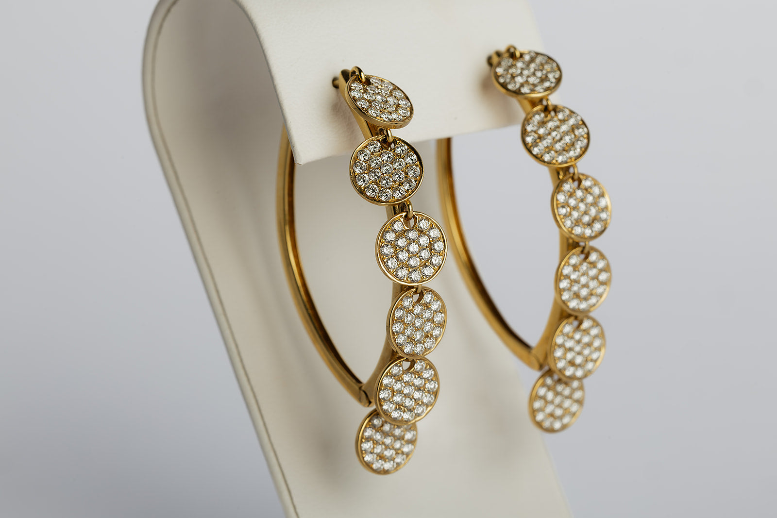 Arete Arracada Con Circulos de Diamantes