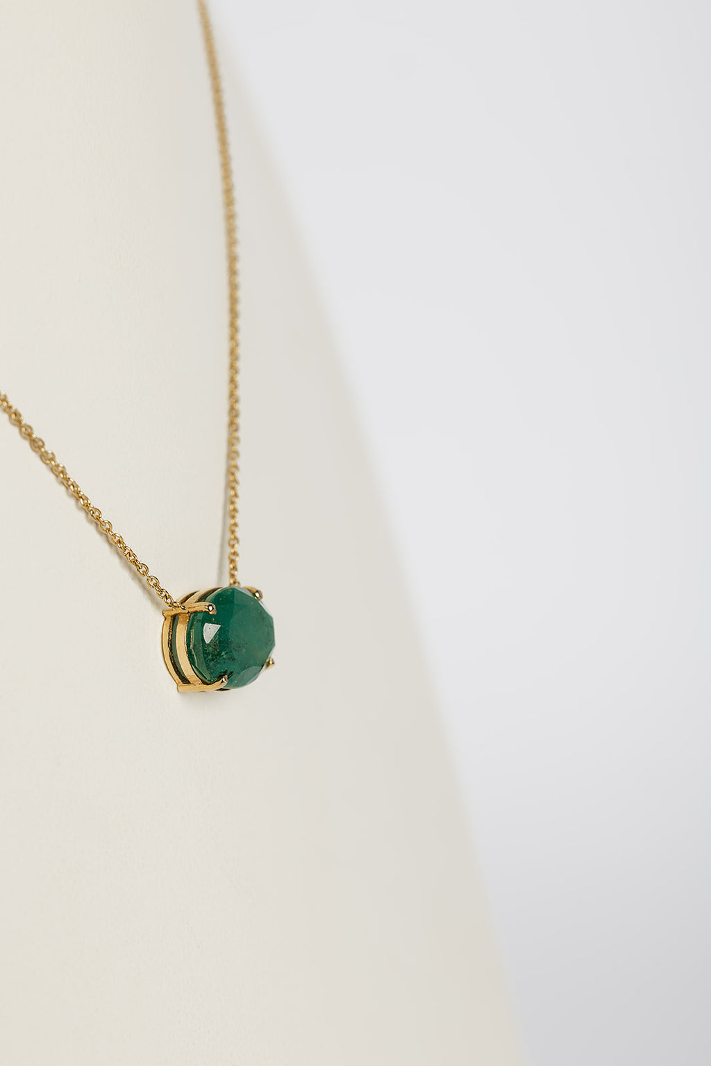 Collar Esmeralda Oval