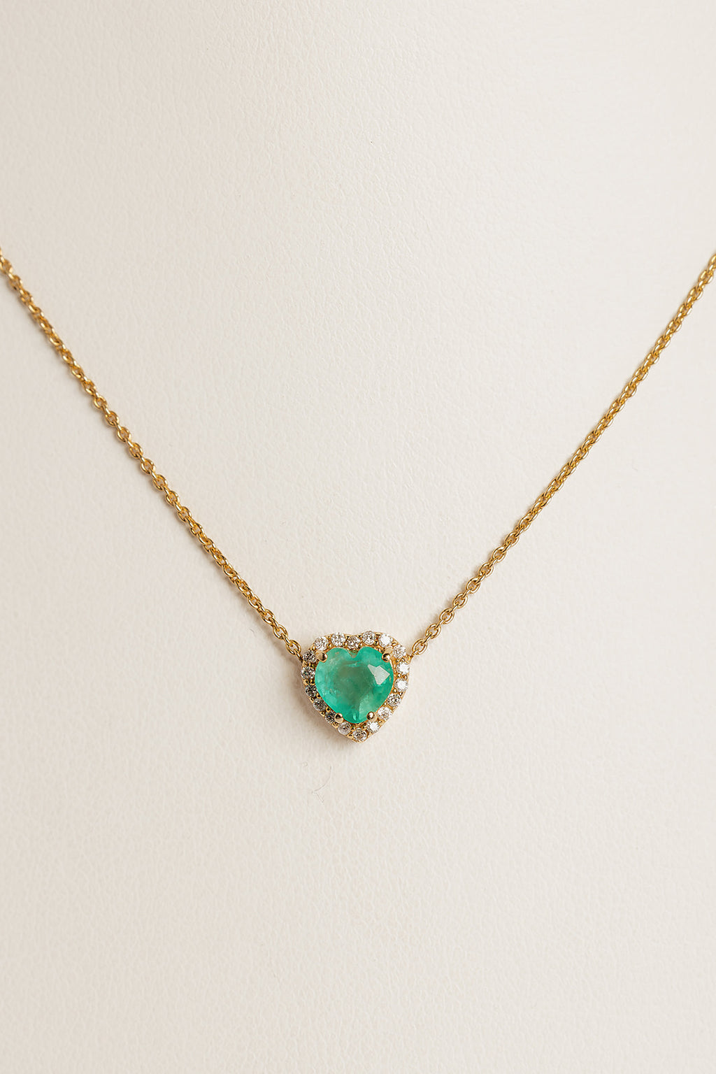 Collar Corazón con Halo