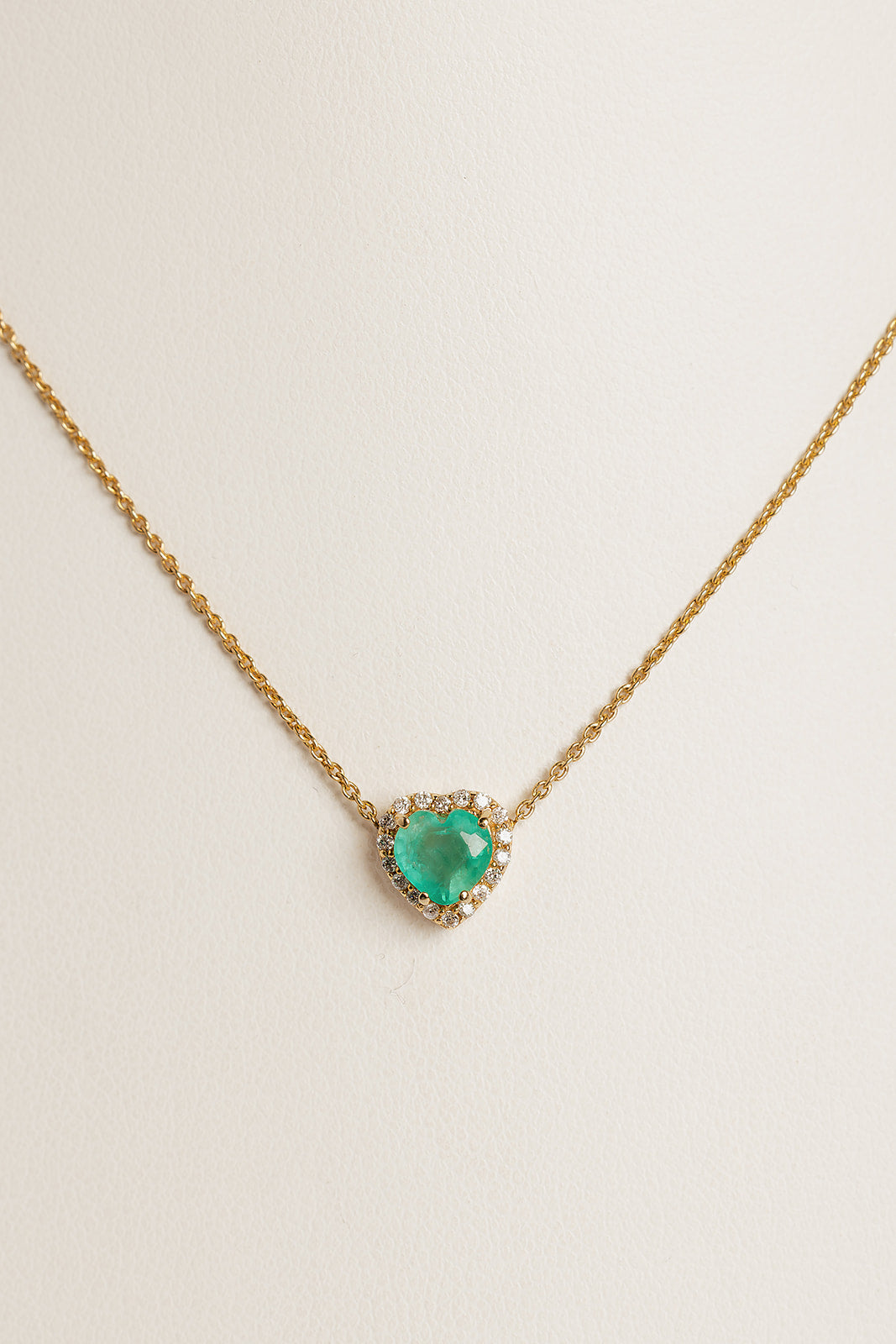 Collar Corazón con Halo
