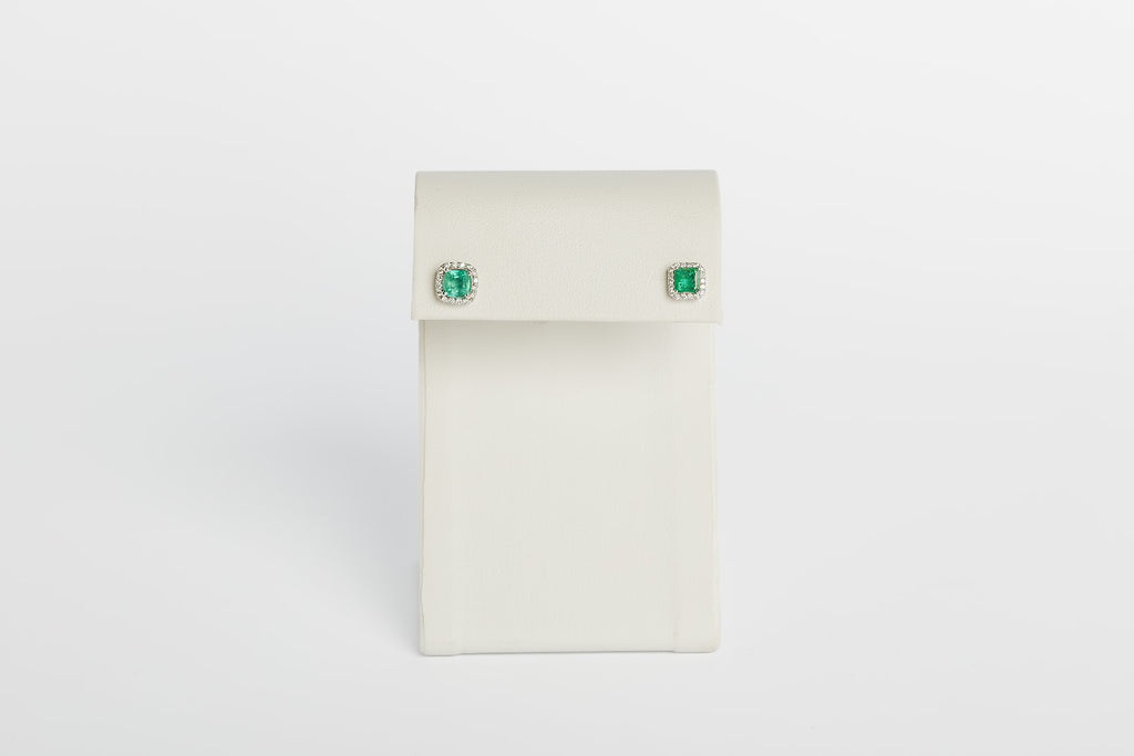 Arete Stud Esmeraldas con Halo