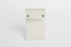 Arete Stud Corazon Esmeraldas con Halo