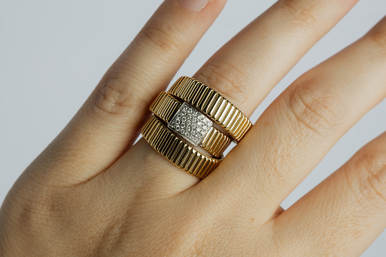 Anillo Bangle con Diamantes