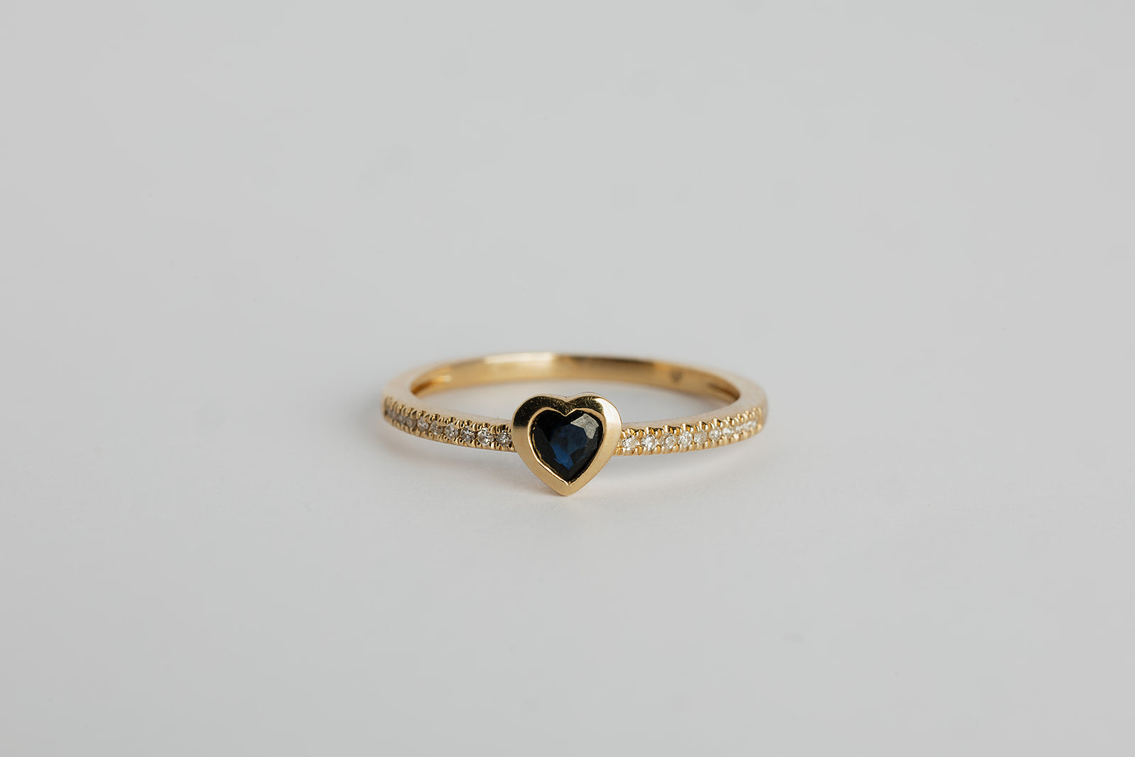 Anillo Zafiro Corazon Bisel
