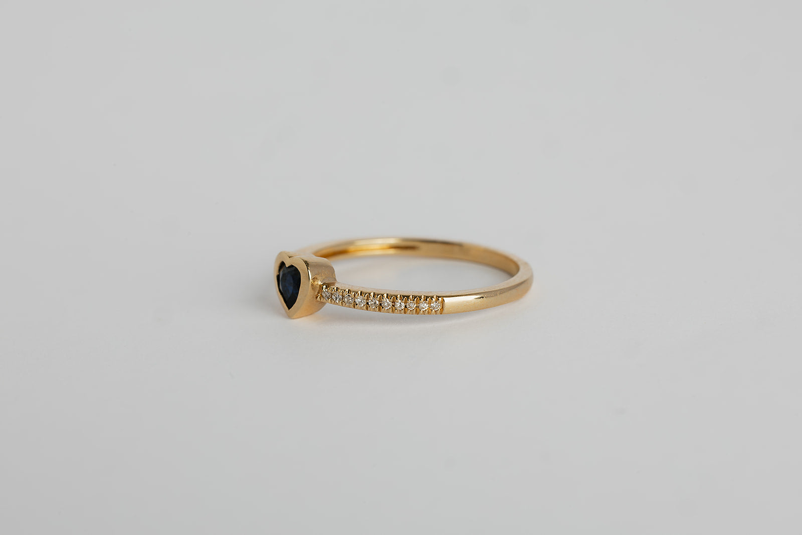 Anillo Zafiro Corazon Bisel