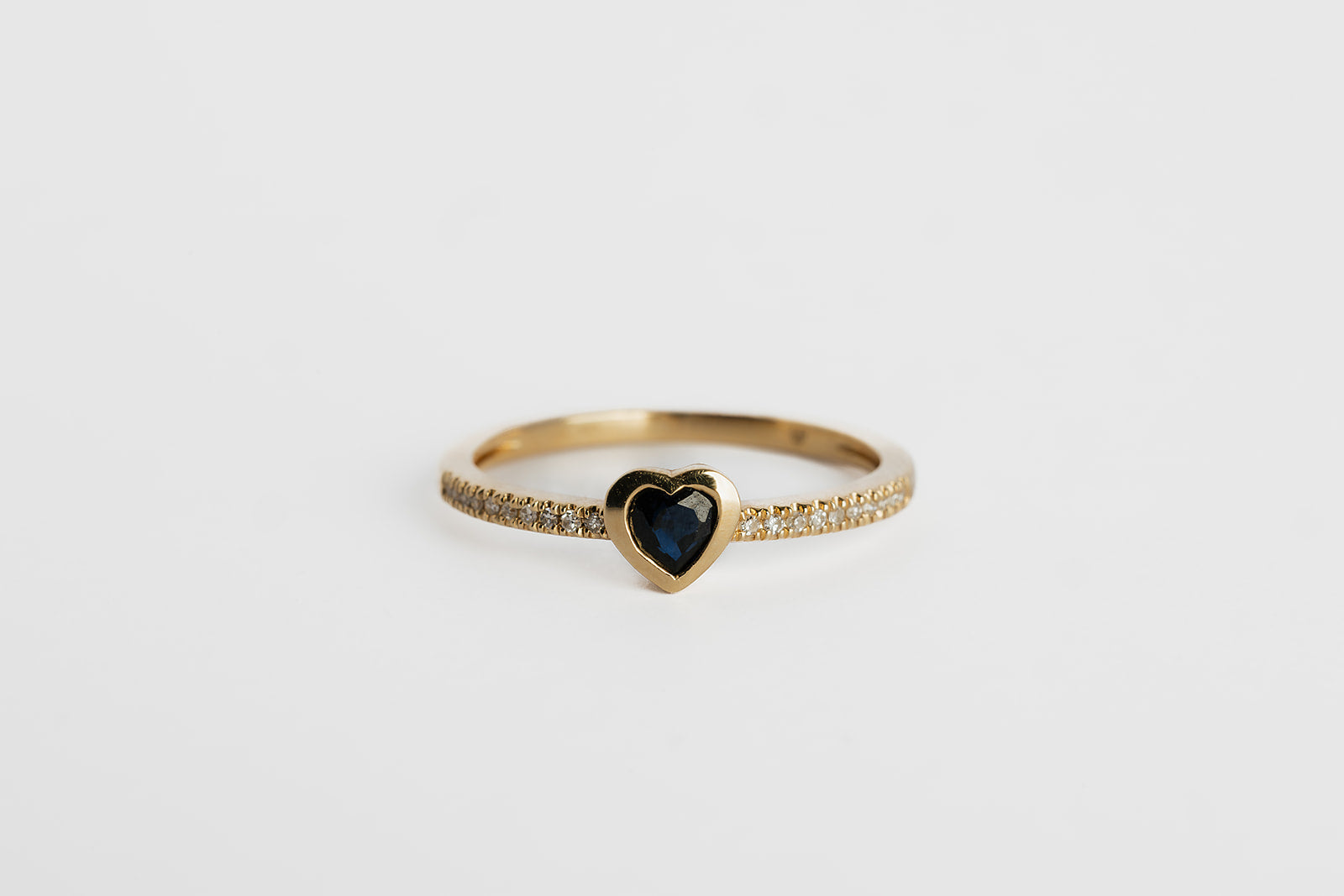 Anillo Zafiro Corazon Bisel