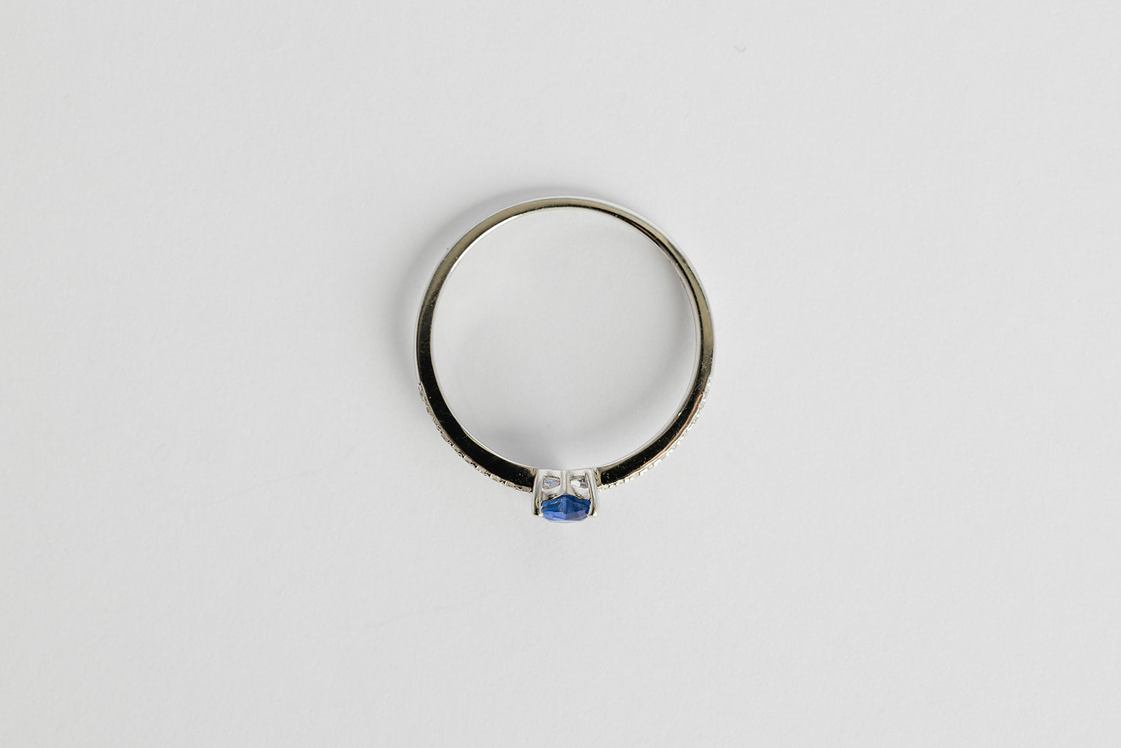 Anillo Zafiro Corazon y Diamantes