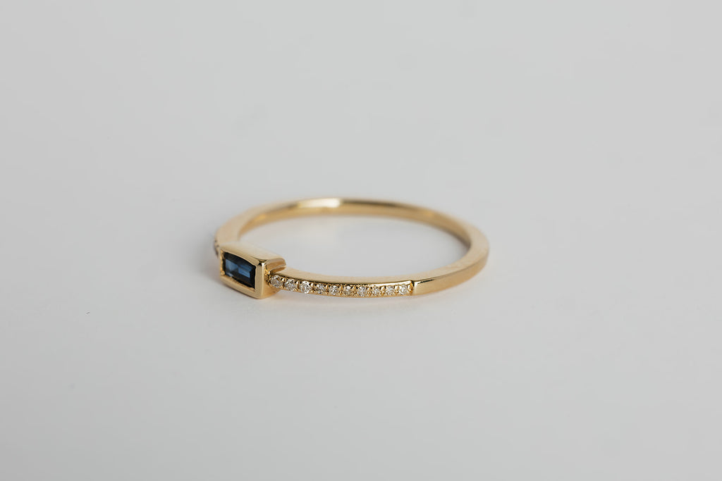 Anillo Zafiro Baguette Bisel
