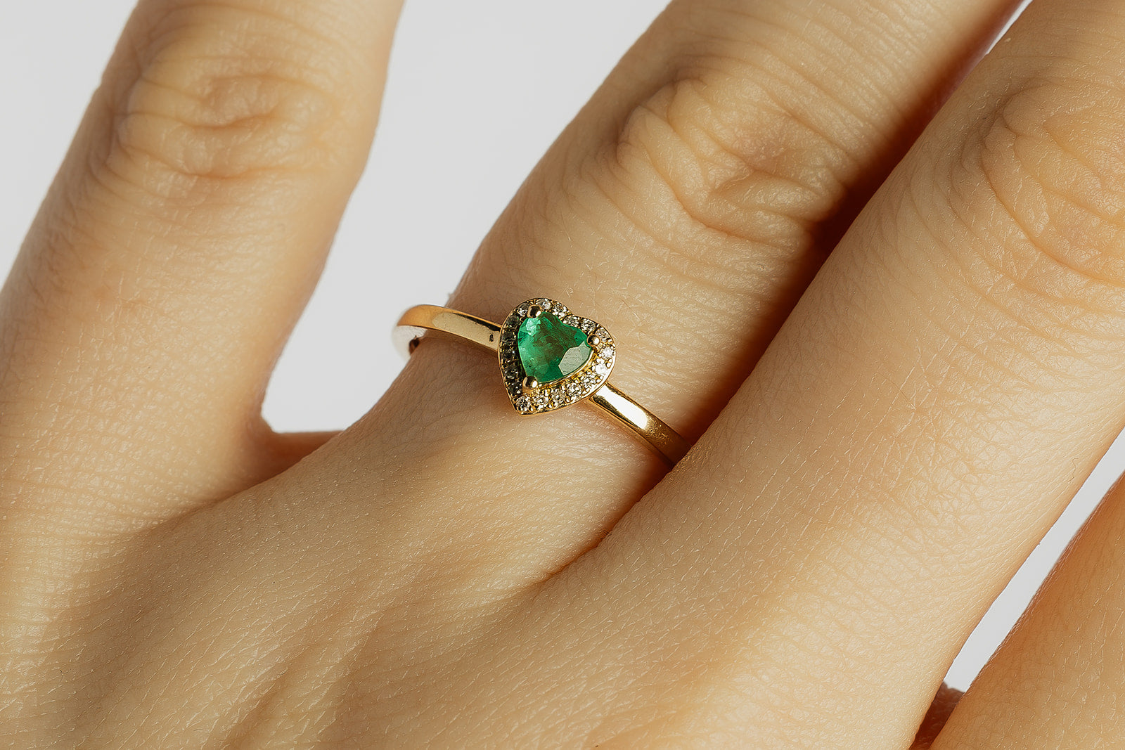 Anillo Esmeralda Corazon Halo