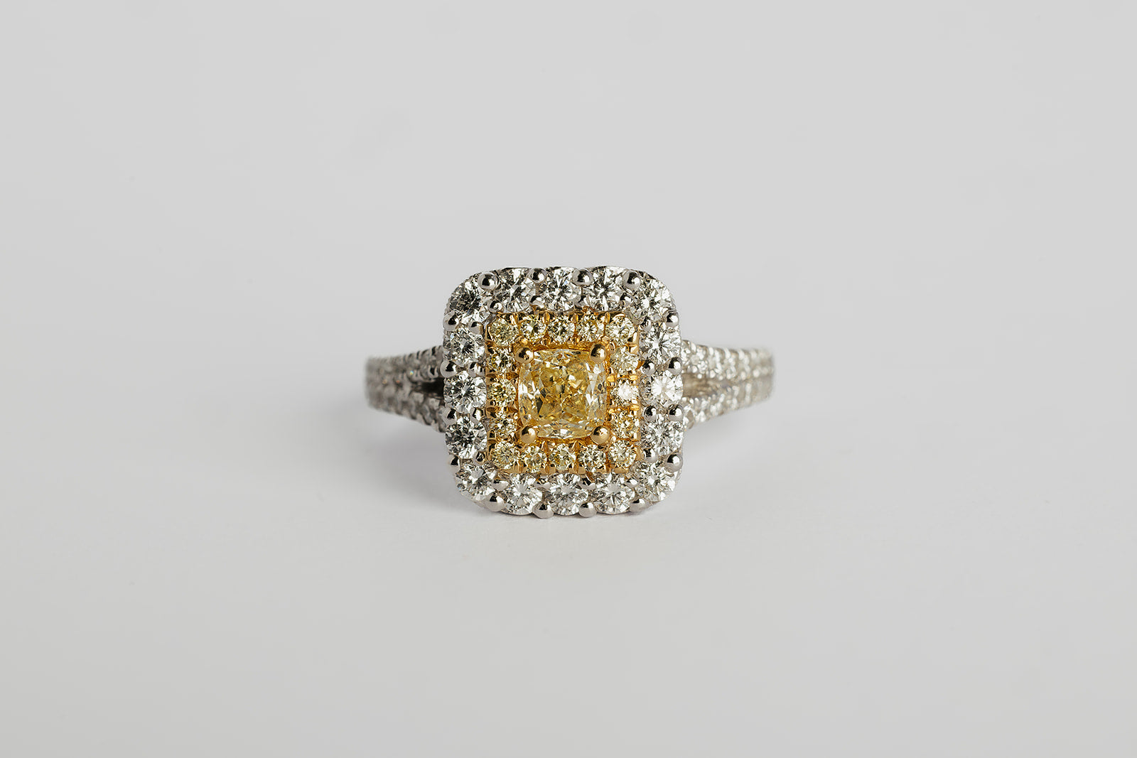 Anillo Diamante Amarillo Halo