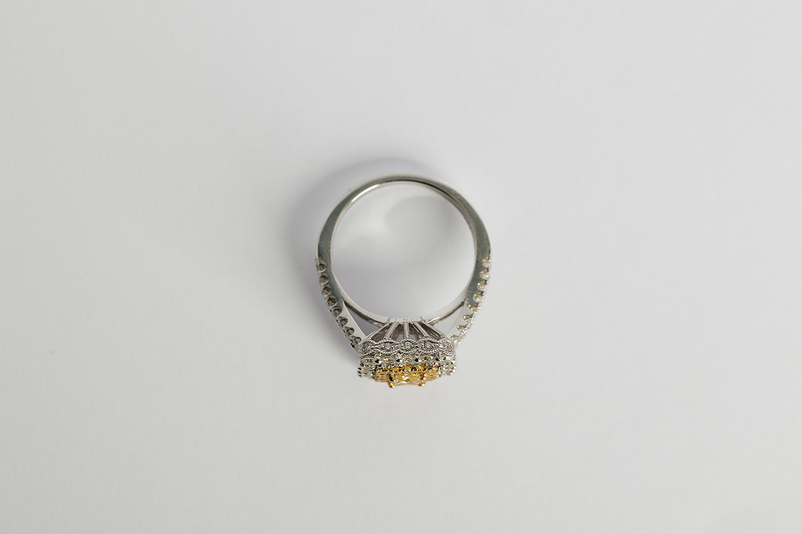 Anillo Diamante Amarillo Halo