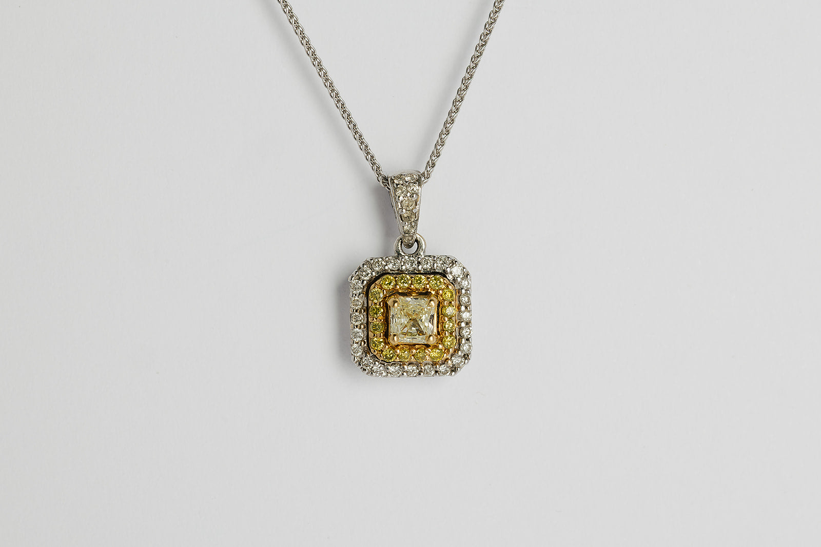 Dije Diamante Amarillo .66ct