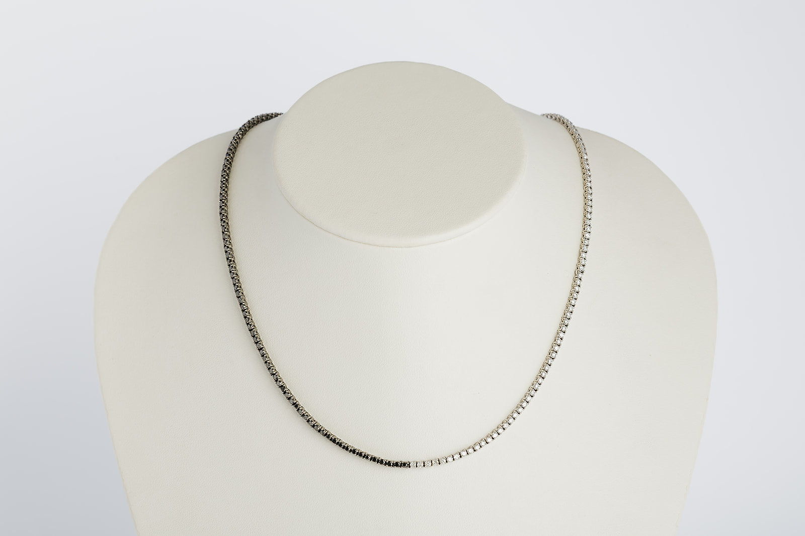 Collar Tennis Diamante Blanco y Negro 4.2ct