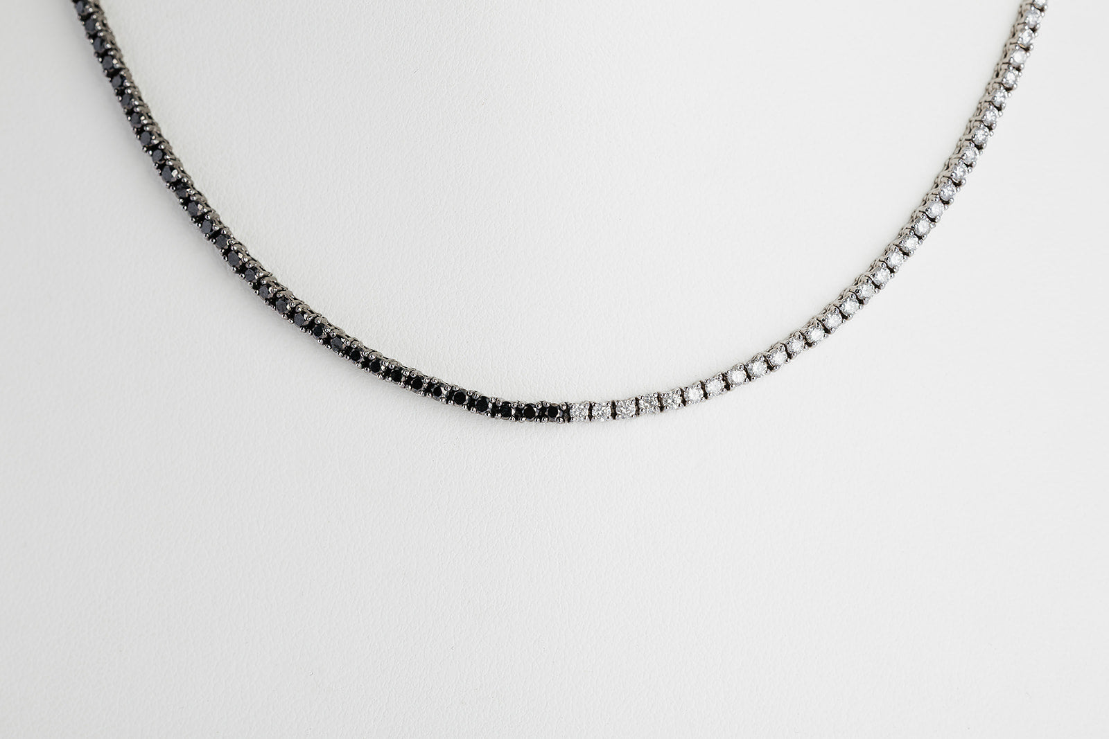 Collar Tennis Diamante Blanco y Negro 4.2ct