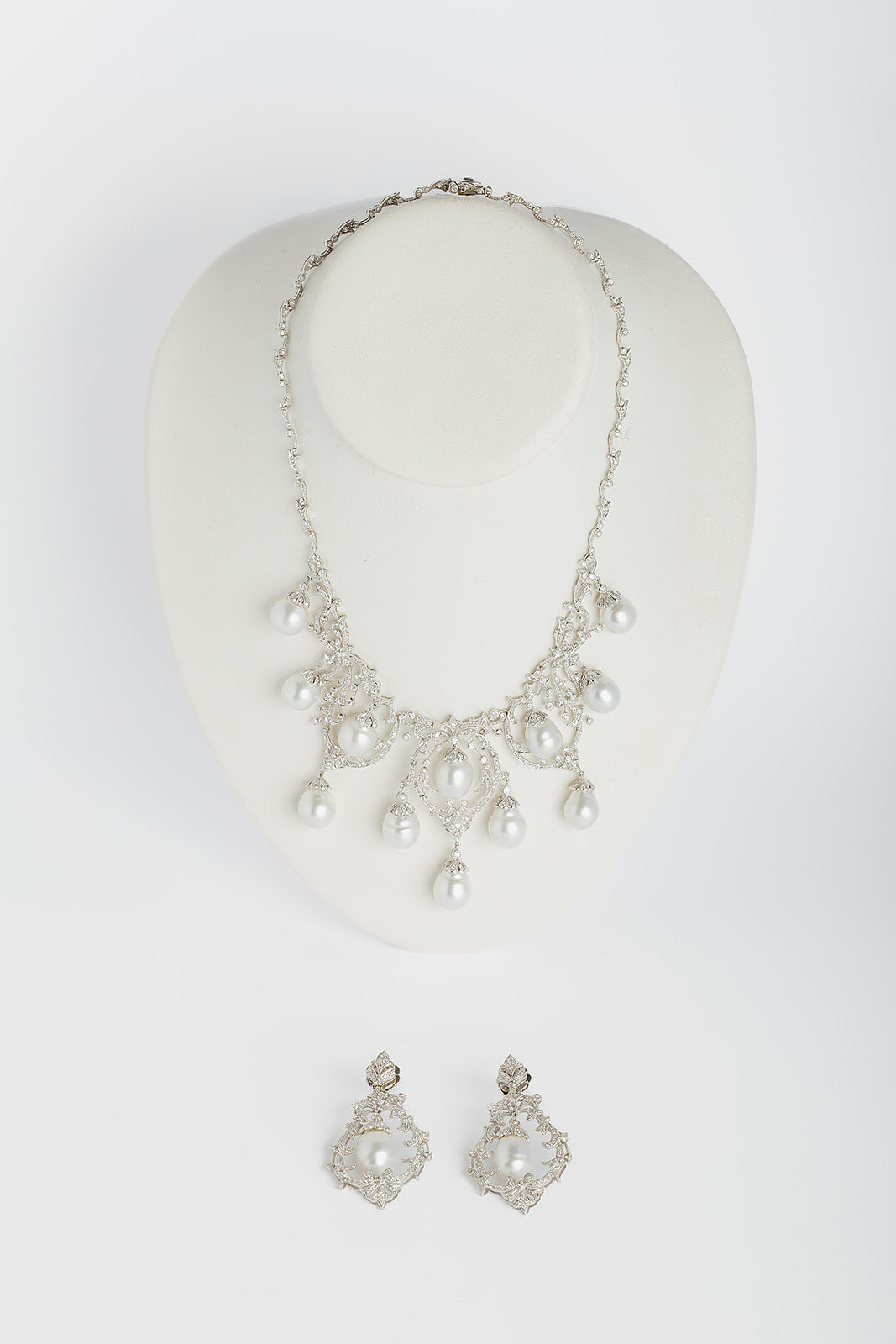 Juego Collar y Arete de  Perlas Chandelier