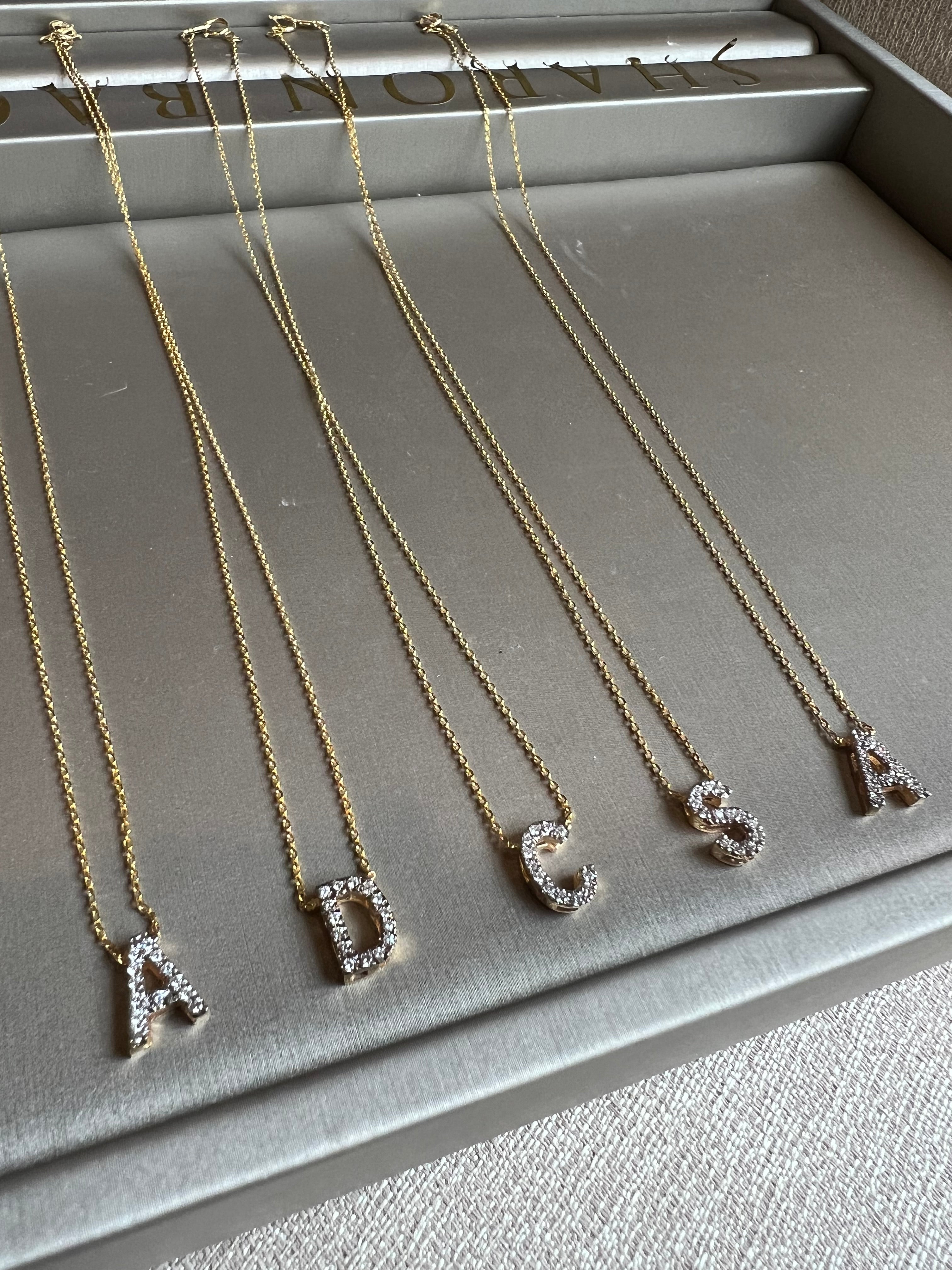 Collar Inicial Molde con Diamantes