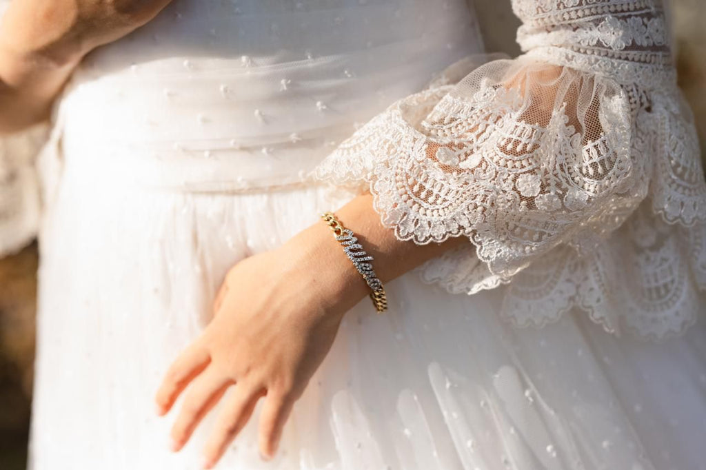 Pulsera Cursiva Con Diamantes Chica